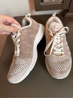 APL Techloom Pro W - Women's Lace-Up Sneakers in Rose Gold and White